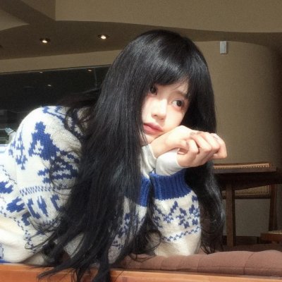 带剑女孩